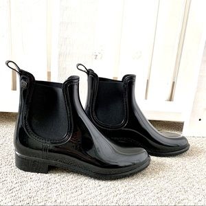 Aldo - Black Ankle Rainboots size 9